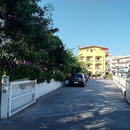 Hotel Eliseo Джардини Наксос Екстериор снимка