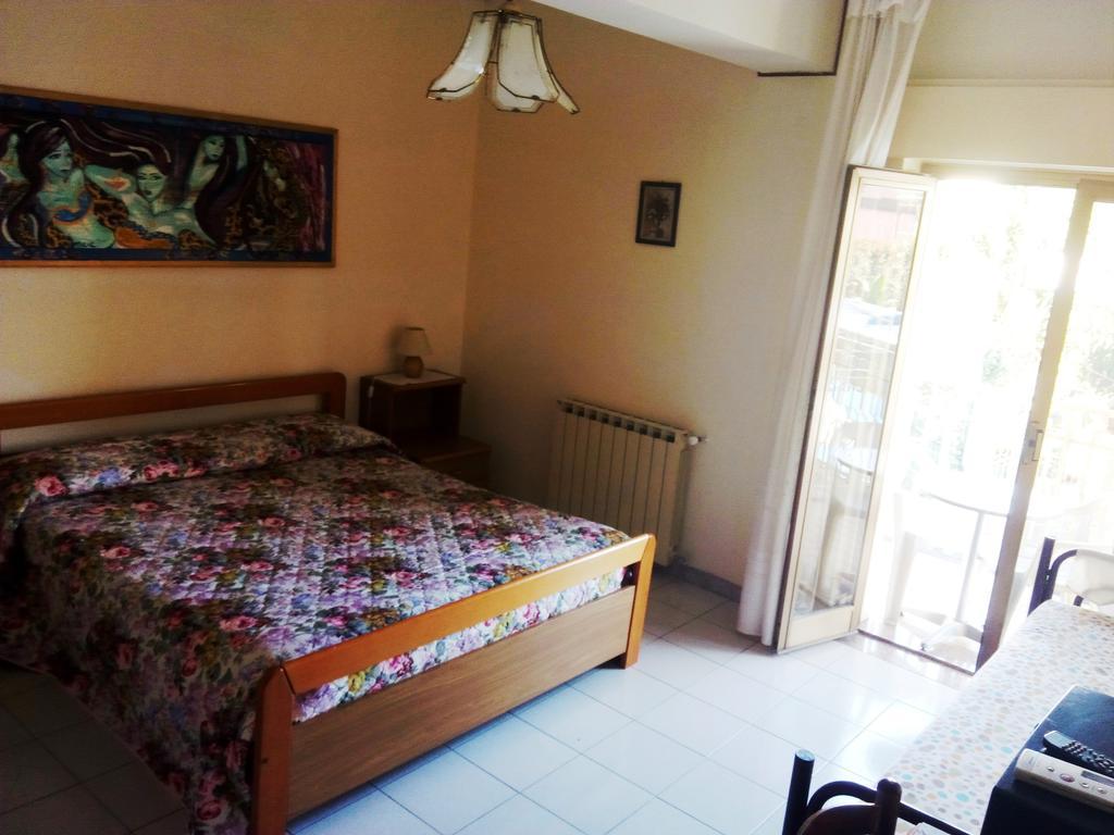 Hotel Eliseo Джардини Наксос Екстериор снимка