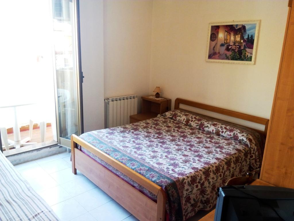 Hotel Eliseo Джардини Наксос Екстериор снимка