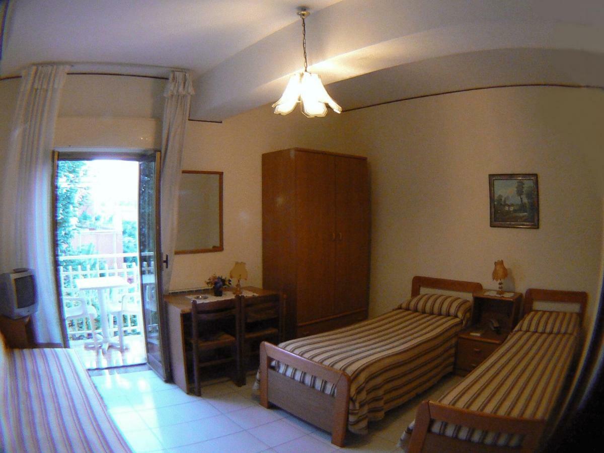 Hotel Eliseo Джардини Наксос Екстериор снимка