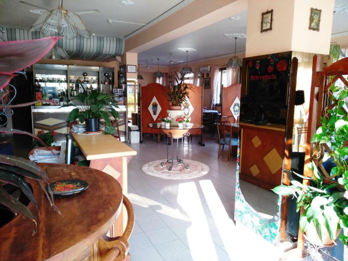 Hotel Eliseo Джардини Наксос Екстериор снимка
