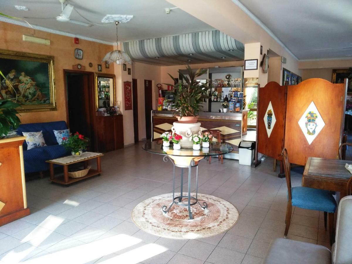 Hotel Eliseo Джардини Наксос Екстериор снимка
